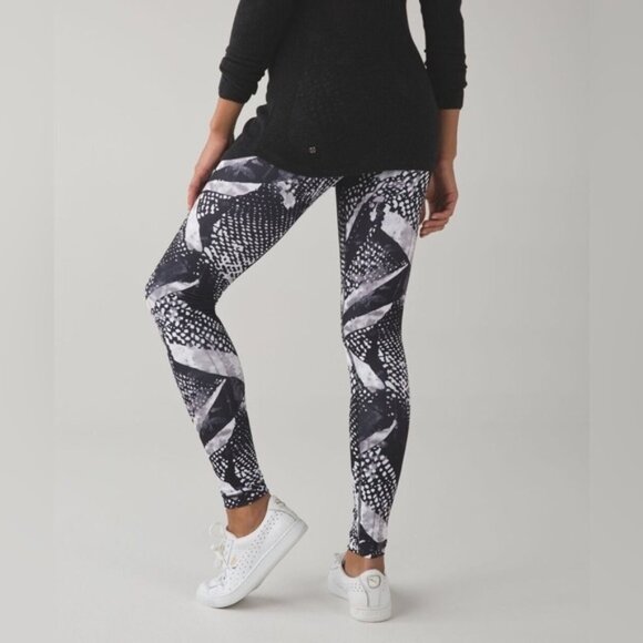 Lululemon Wunder Under Pant, size 6 - Picture 2 of 12